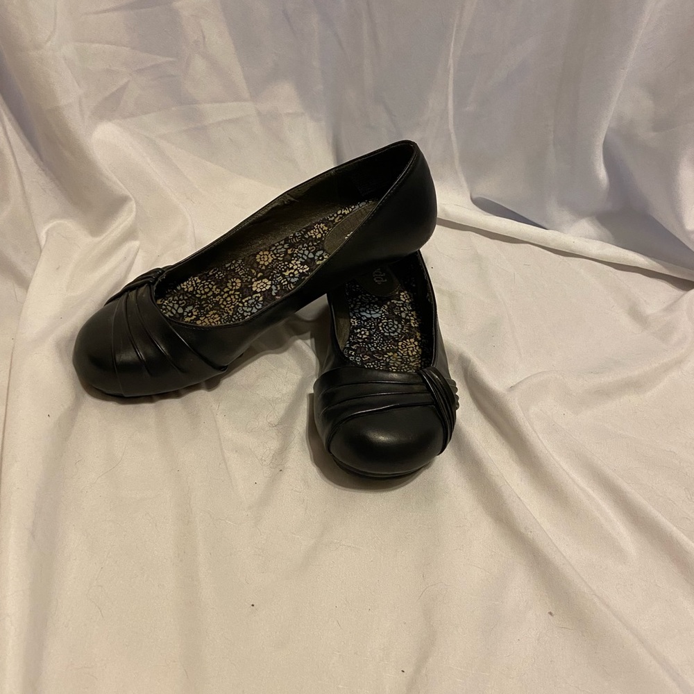 Women’s flats